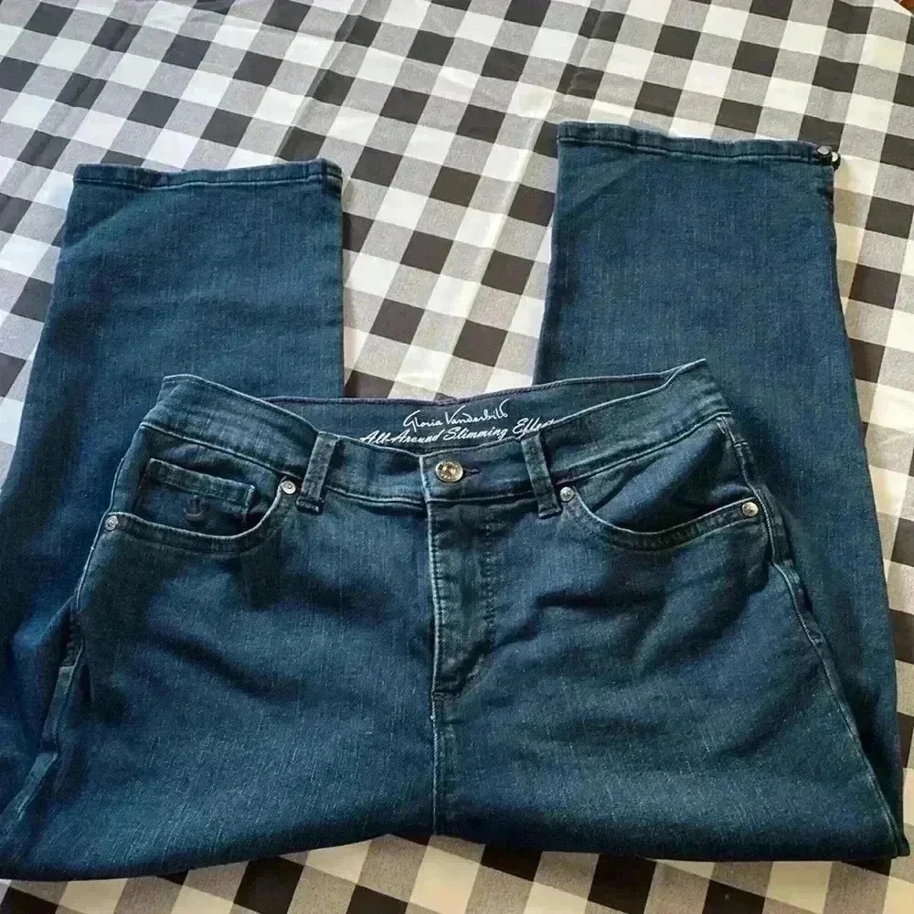 Women’s Gloria Vanderbilt All-Around Sliming Size 4  Blue Amanda Denim Jean